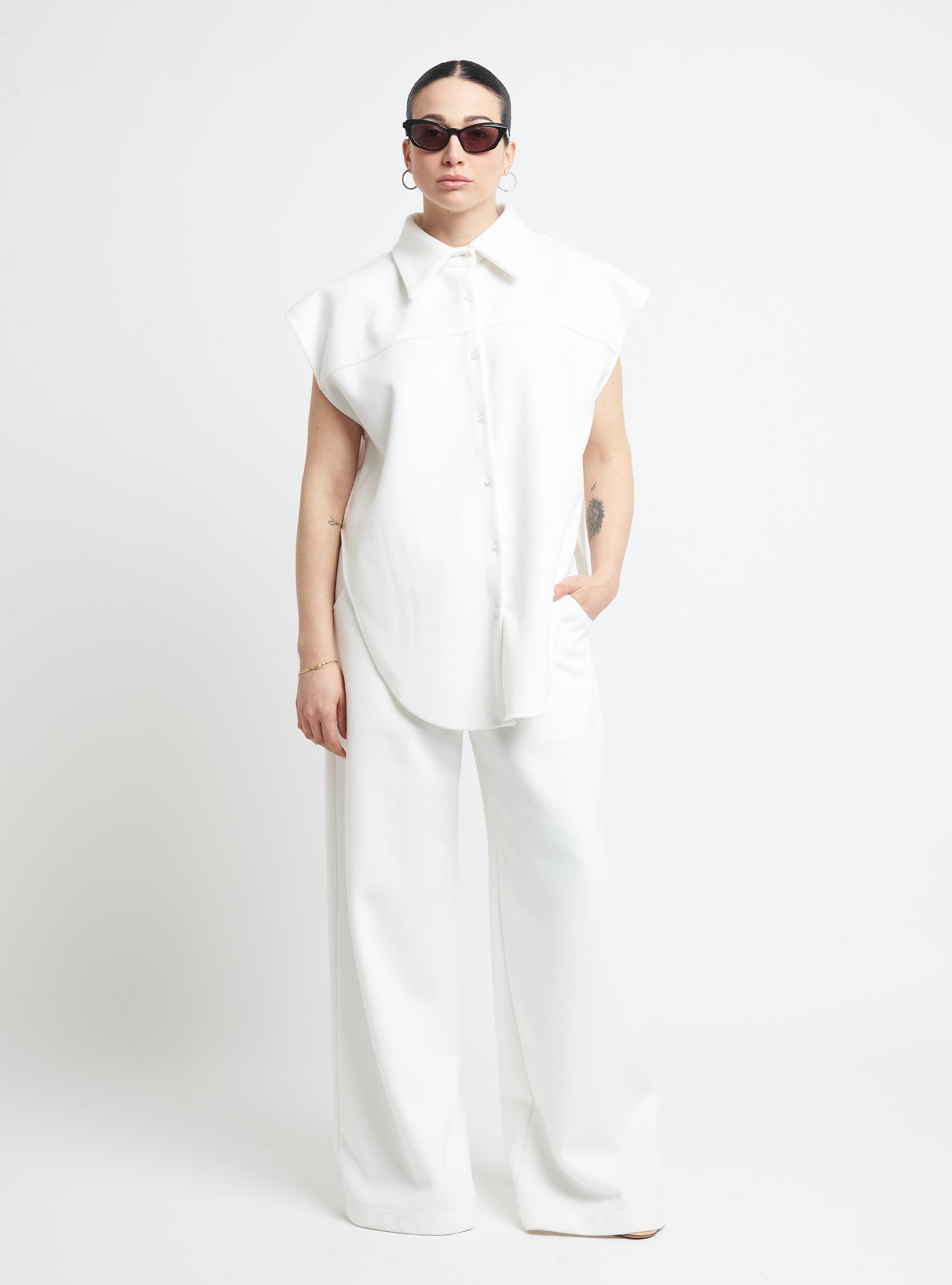 Regular sleeveless shirt